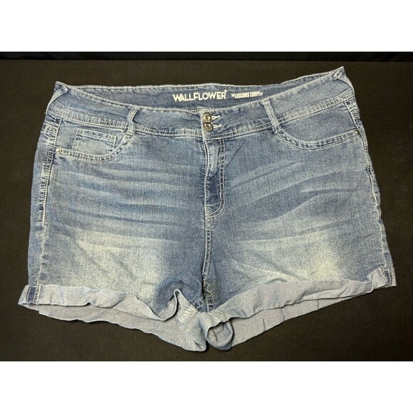Wallflower Plus Size 20W Denim Shorts American Flag Back Pockets Curvy Fit Patri - Picture 4 of 7